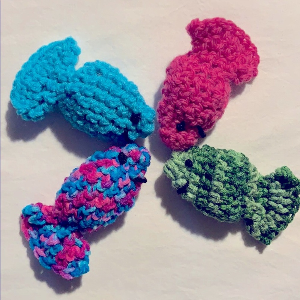 Hand Crafted Crochet Organic Catnip Yarn Colorful Fish Cat Toys Lot of 4 Toys - Picture 2 of 4